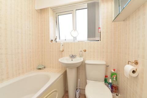 2 bedroom apartment for sale, Westminster Court, Barton On Sea, New Milton, BH25