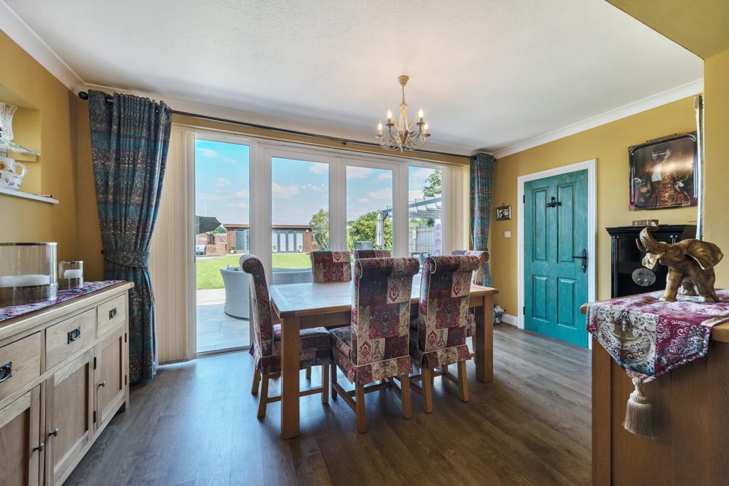 Mayflower Way, Farnham Common, Buckinghamshire, SL2 4 bed detached