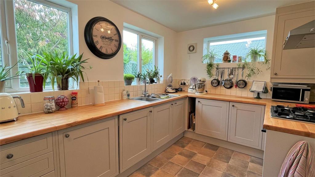 Main Road, Dyke, Bourne, PE10 3 bed semidetached house £1,050 pcm (£