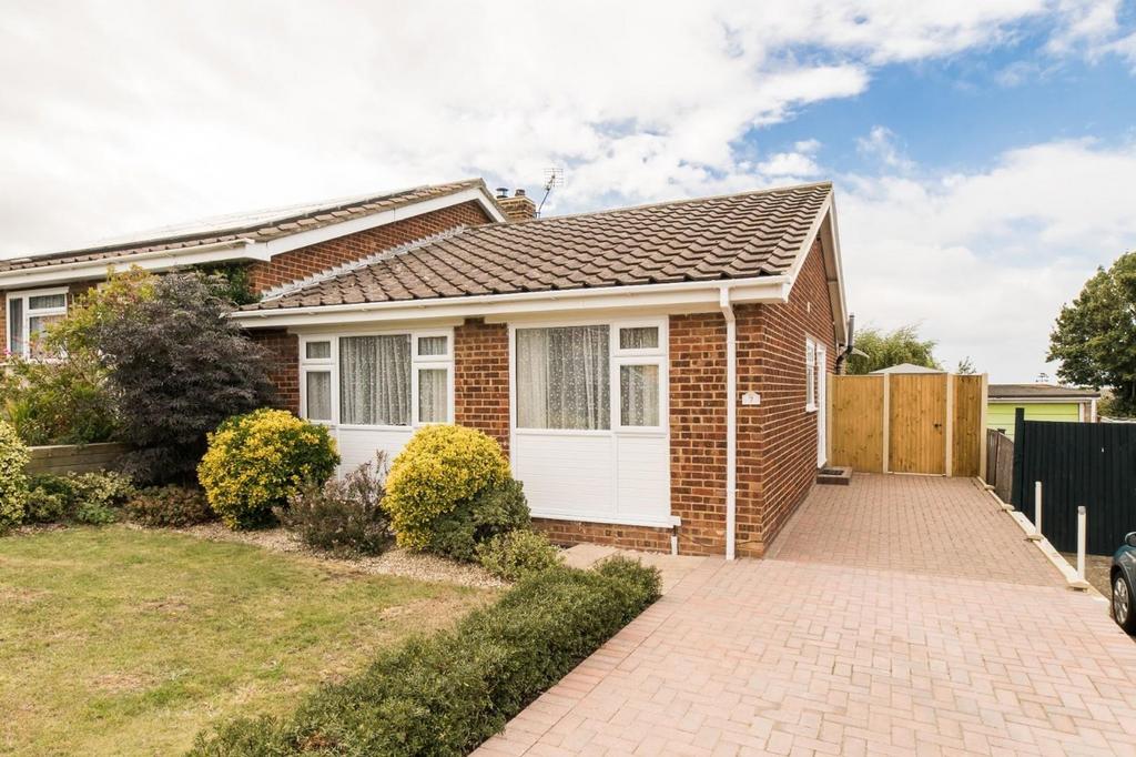 Shearwater Avenue, Whitstable, CT5 2 bed semidetached bungalow for