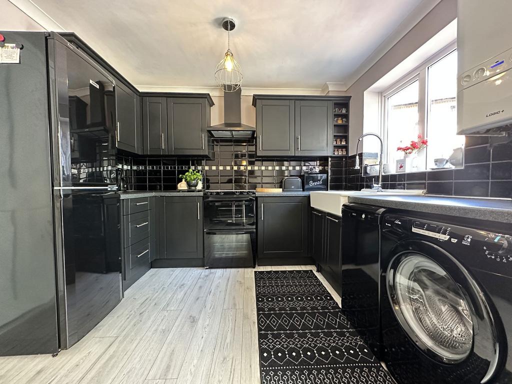 Glenmoor, Hebburn, Tyne and Wear... 3 bed semidetached house £160,000