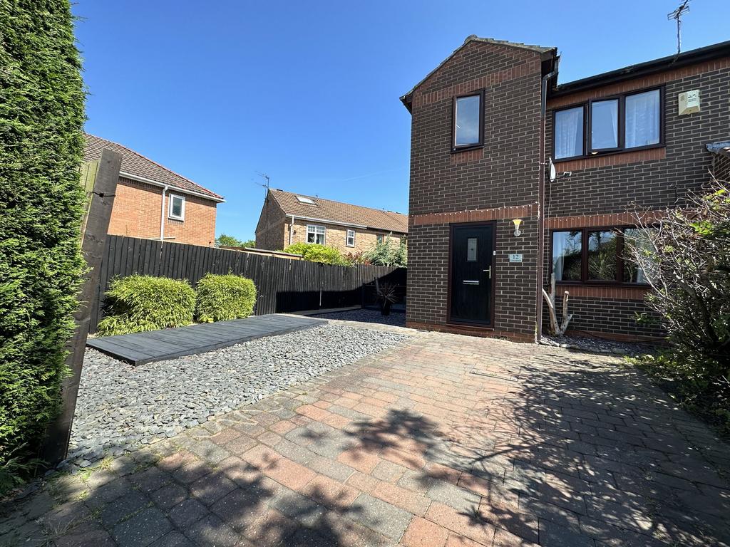 Glenmoor, Hebburn, Tyne and Wear... 3 bed semidetached house £160,000