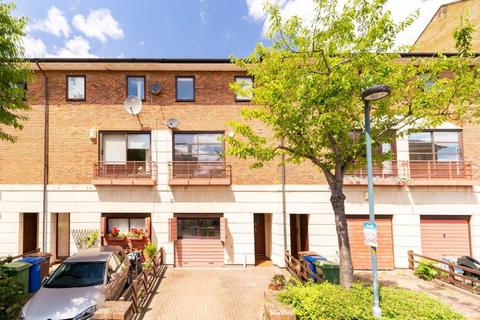 30 Plover Way, London, SE16 7TT