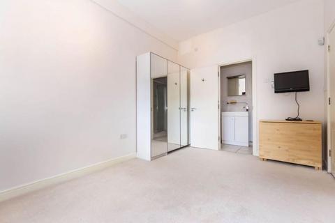30 Plover Way, London, SE16 7TT