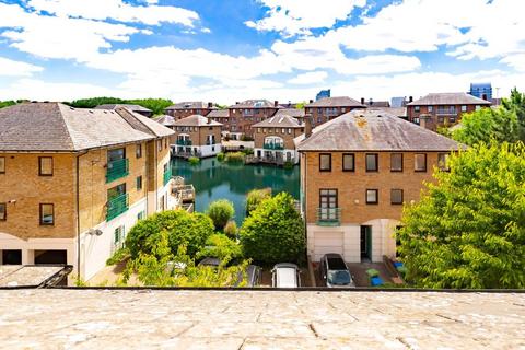 30 Plover Way, London, SE16 7TT