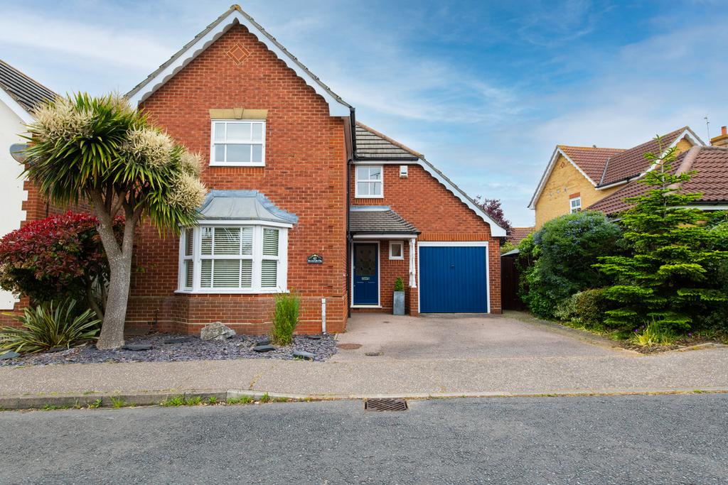 Downhall Park Way, Rayleigh, SS6 4 bed detached house for sale £550,000