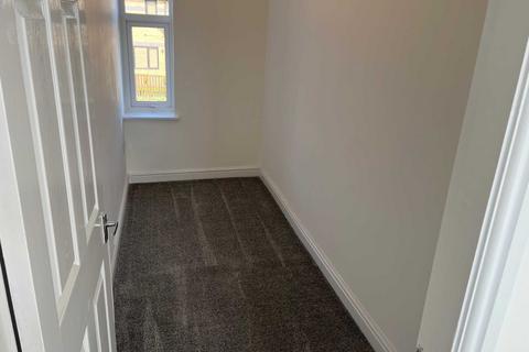 2 bedroom semi-detached house to rent, Chaster Street, Batley