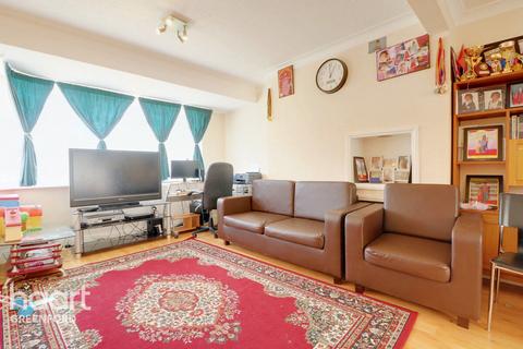 3 bedroom detached house for sale, Hadden Way, Greenford