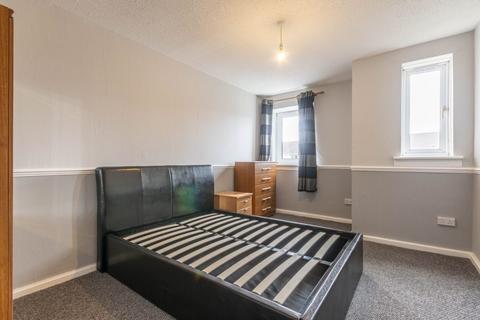 3 bedroom flat share to rent, 0682L – West Pilton Green, Edinburgh, EH4 4HT