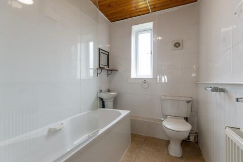 3 bedroom flat share to rent, 0682L – West Pilton Green, Edinburgh, EH4 4HT