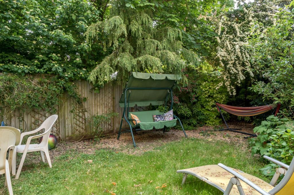 Ribblesdale Avenue, New Southgate, London, N11 4 bed townhouse for sale