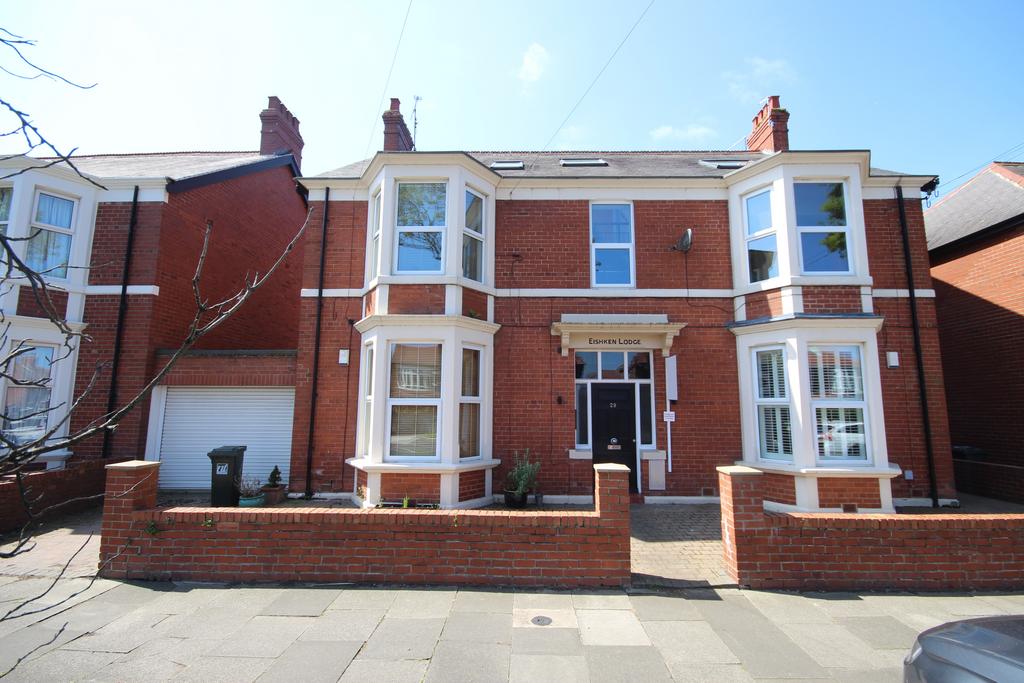 Marden Road South, Whitley Bay, Tyne & Wear, NE25 8RE 2 bed flat for