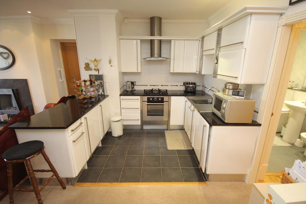 Marden Road South, Whitley Bay, Tyne & Wear, NE25 8RE 2 bed flat for