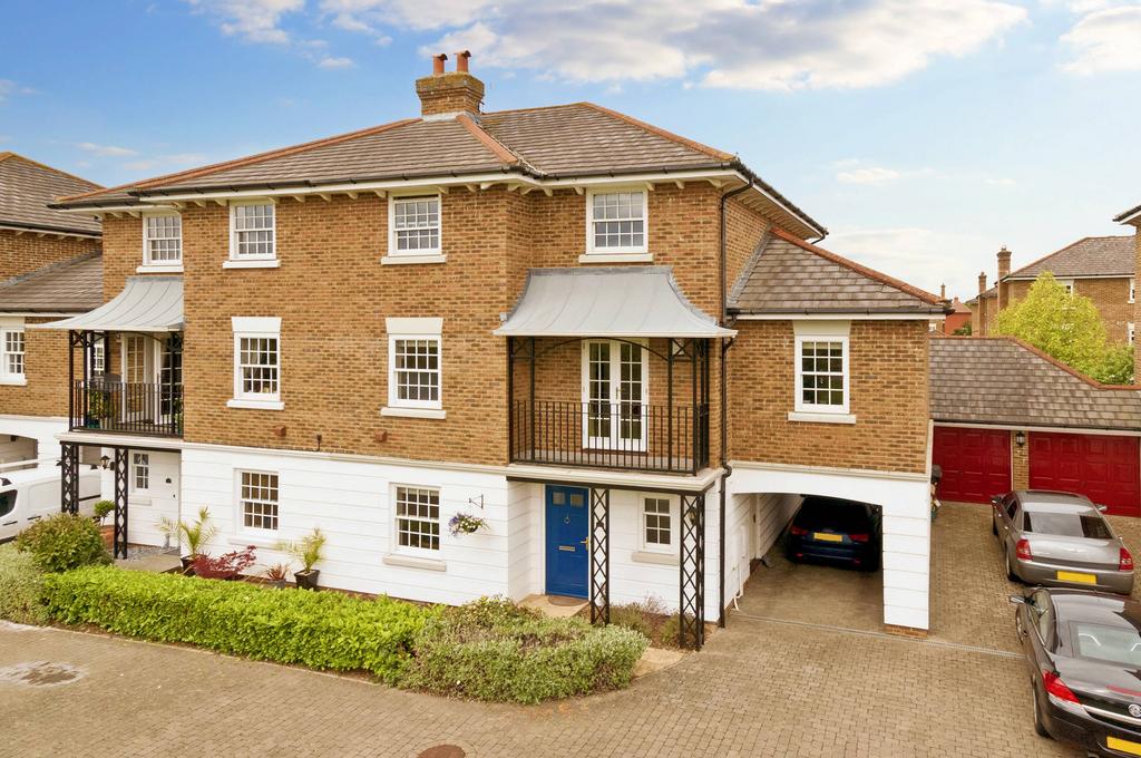 Maypole Drive, Kings Hill ME19 5 bed semidetached house £2,700 pcm