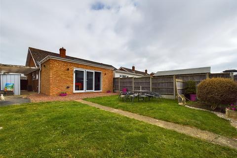 2 bedroom bungalow for sale, Chatsworth Avenue, Tuffley, Gloucester, Gloucestershire, GL4