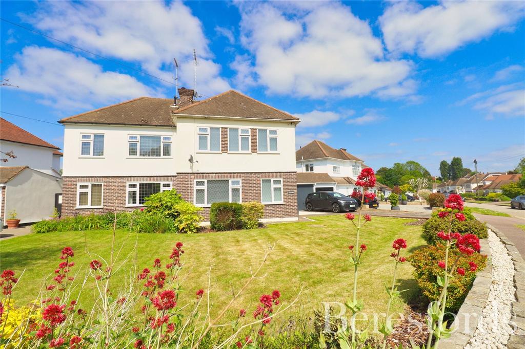 Surman Crescent, Hutton, CM13 3 bed semidetached house £749,995