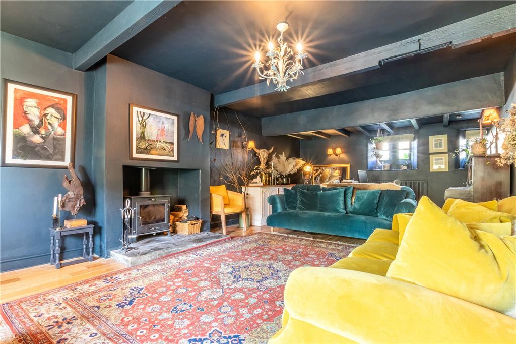Wooldale Road, Holmfirth, West Yorkshire, HD9 4 bed house for sale £