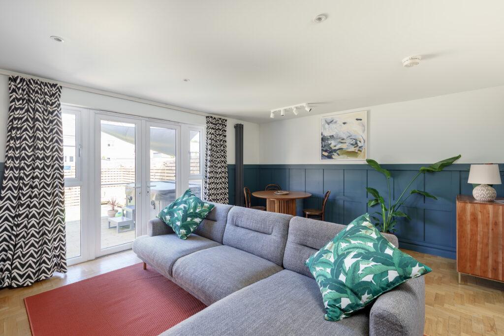 19 Fairfield Gardens, Edinburgh, EH10 6UP 3 bed end of terrace house