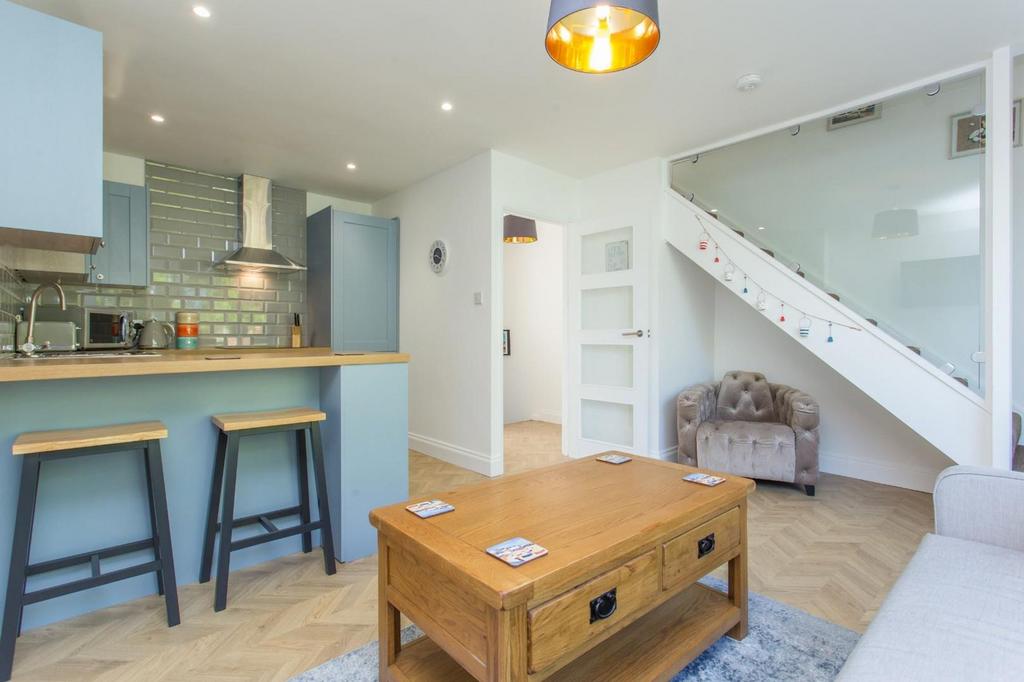 Magdalen Court, Broadstairs, CT10 3 bed for sale £250,000