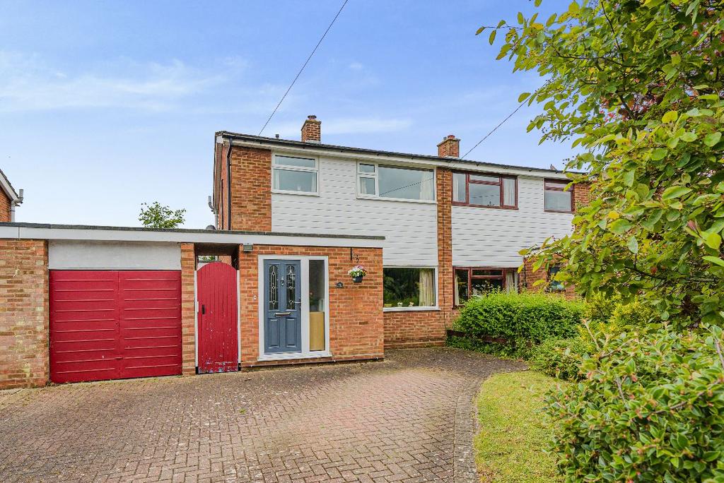 Lordsmead, Cranfield, Bedford 3 bed semidetached house for sale £375,000