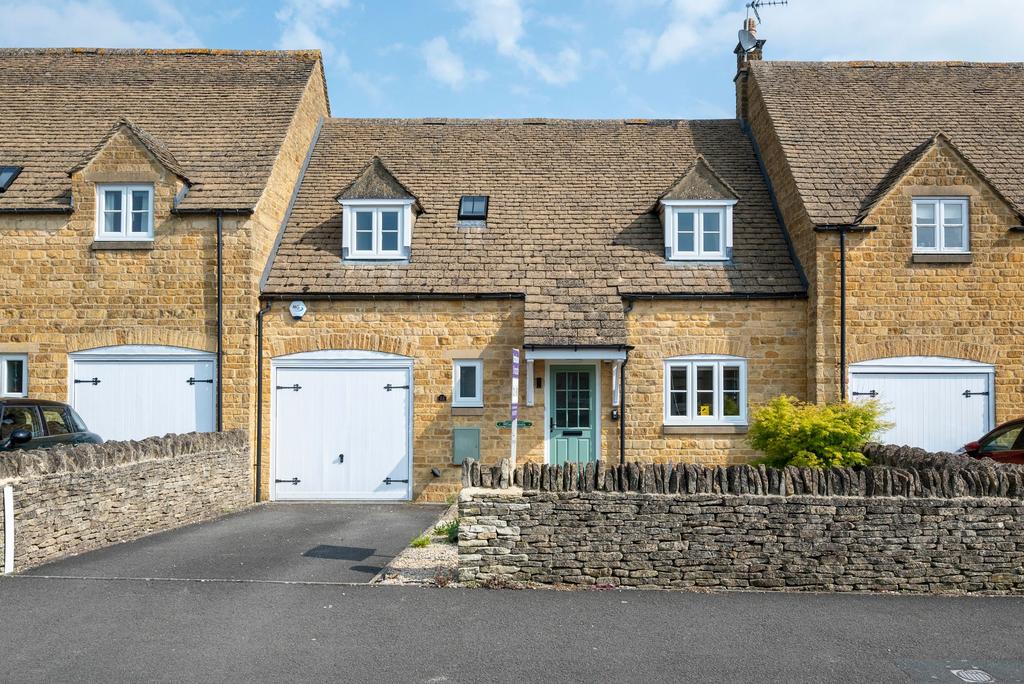 Shepherds Way, Stow On The Wold, GL54 3 bed terraced house for sale £