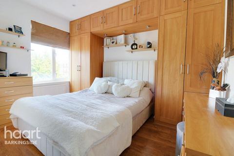 3 bedroom terraced house for sale, Ashurst Drive, Barkingside
