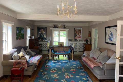 22 Copthorne Road, Felbridge, East Grinstead, RH19 2NS