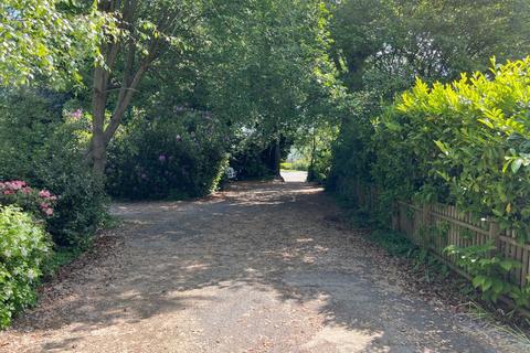 22 Copthorne Road, Felbridge, East Grinstead, RH19 2NS