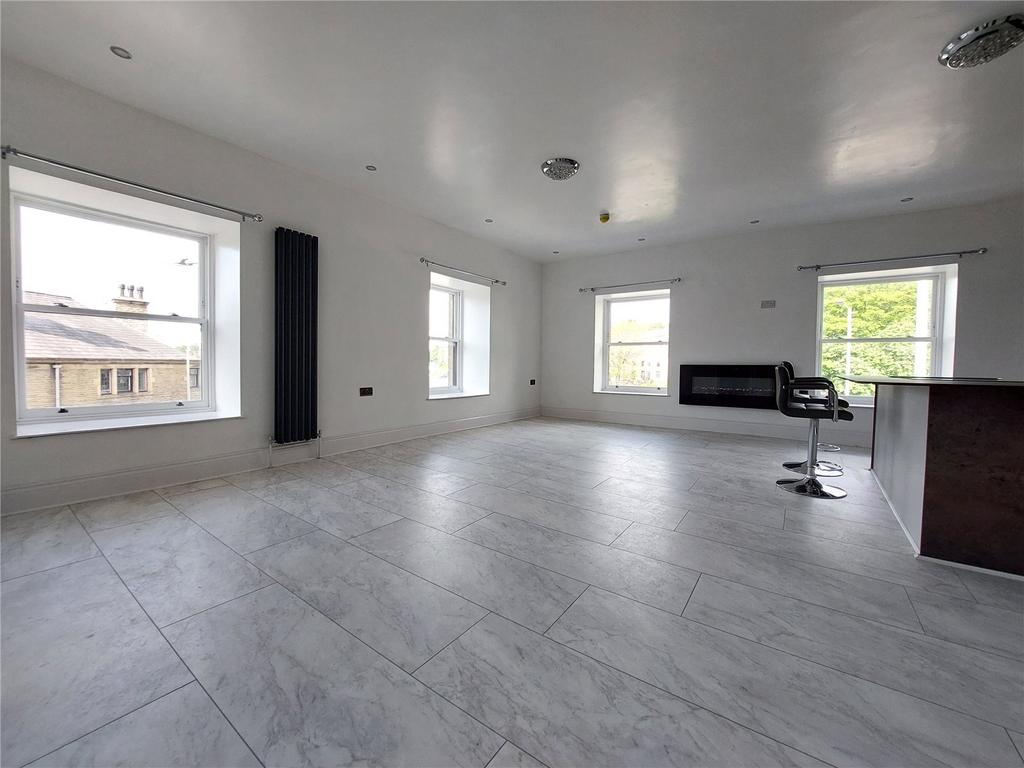 Bright &amp; Spacious