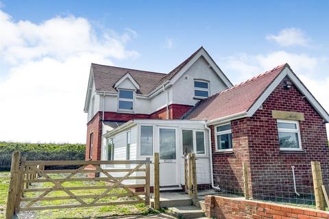 2 bedroom detached house for sale, Sandilands Road, Tywyn, Gwynedd, LL36