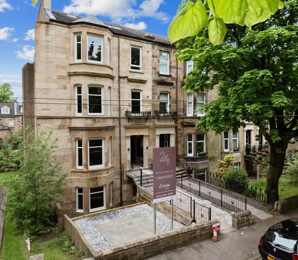 Camphill Avenue, First Floor Flat, Queens Park, Glasgow, G41 3AZ 2 bed
