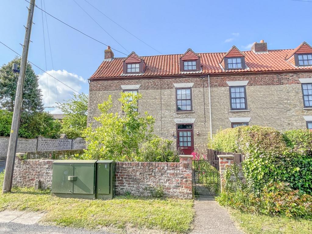 Low Street, Winterton, Scunthorpe, North Lincolnshire, DN15 3 bed semi