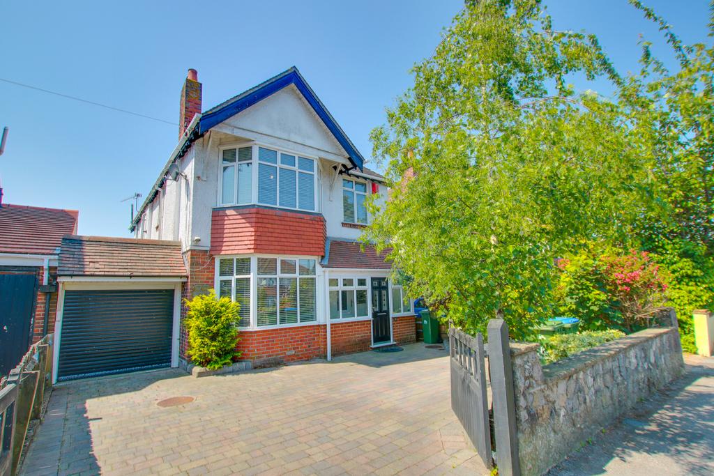 Chessel Avenue, Bitterne 3 bed detached house to rent £2,000 pcm (£