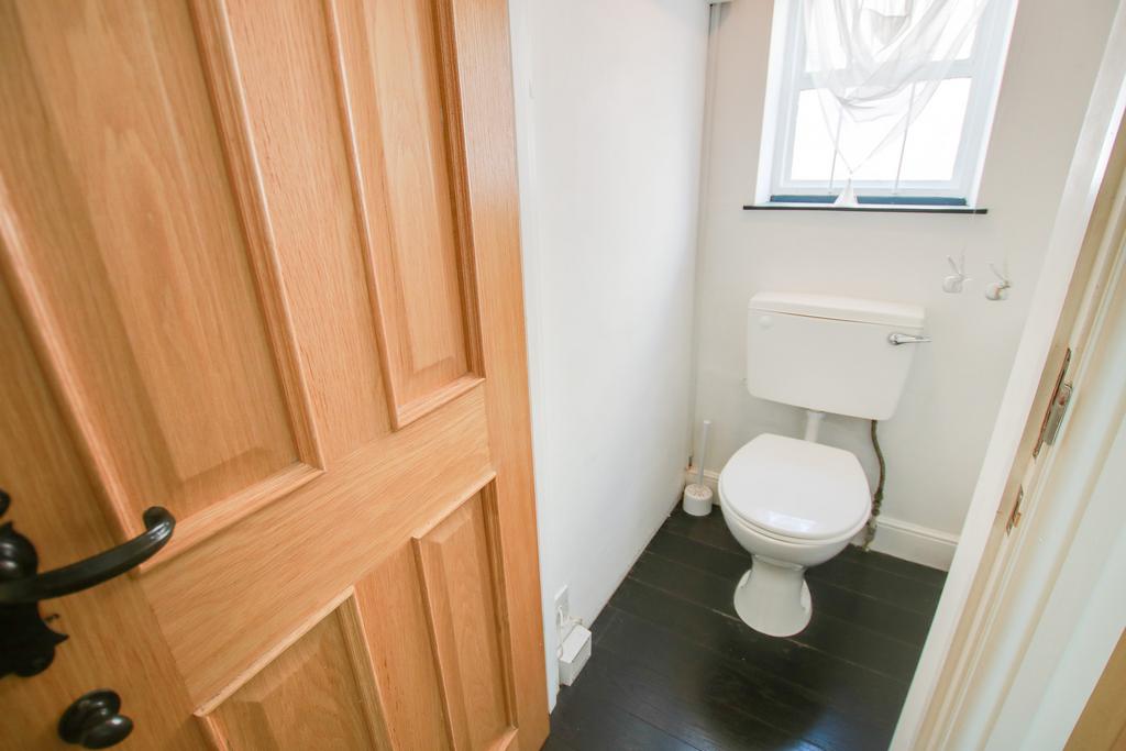 Chessel Avenue, Bitterne 3 bed detached house to rent £2,000 pcm (£
