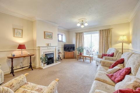 4 bedroom detached bungalow for sale - Harvey Close, Thorpe St Andrew, Norwich, NR7 0DQ.