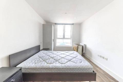 Studio to rent - Kilburn High Road, Kilburn, London, NW6