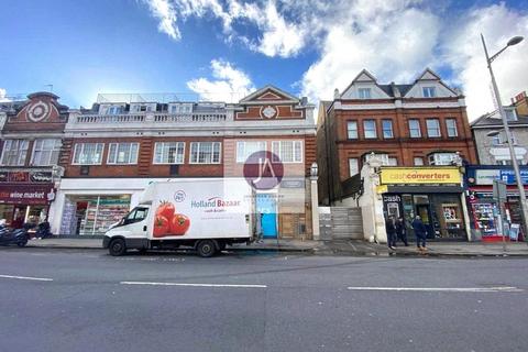 Studio to rent - Kilburn High Road, Kilburn, London, NW6