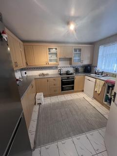 undefined, 3 Bedroom Maisonette For Sale in London, N9
