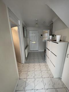 undefined, 3 Bedroom Maisonette For Sale in London, N9