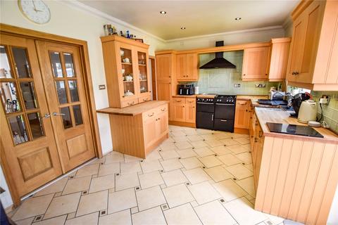 3 bedroom semi-detached house for sale - Wren Gardens, Hornchurch, RM12