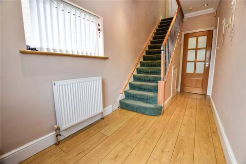 3 bedroom semi-detached house for sale - Wren Gardens, Hornchurch, RM12