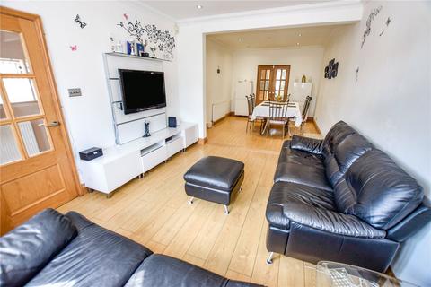 3 bedroom semi-detached house for sale - Wren Gardens, Hornchurch, RM12