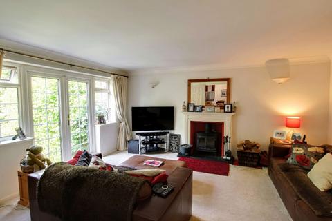 4 bedroom detached house for sale - Quarry Hill, Haywards Heath, RH16