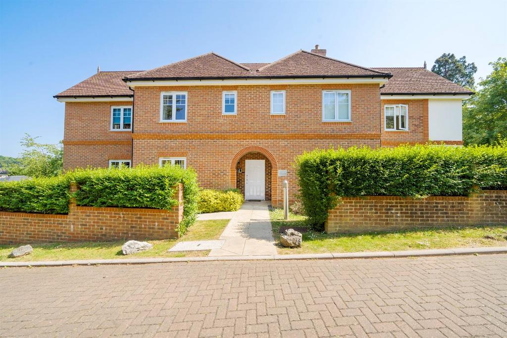 Charlotte Close, Caversham, Reading, RG4 2 bed apartment £1,500 pcm