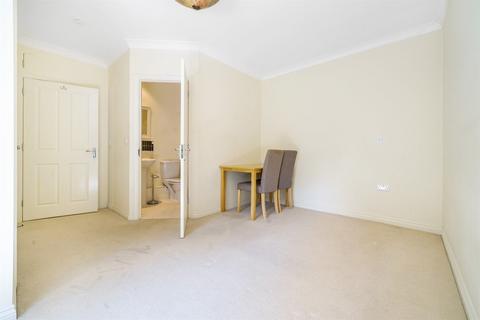 2 bedroom apartment to rent, Charlotte Close, Caversham, Reading, RG4