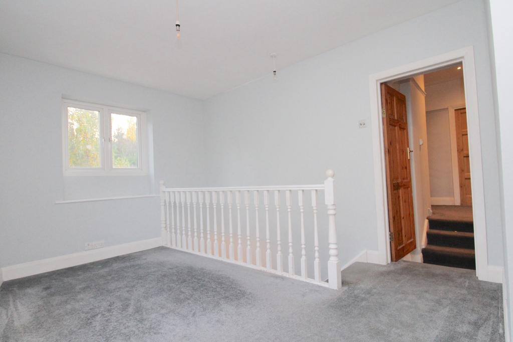 South Eden Park Road, Beckenham, Kent, BR3 3 bed flat £1,850 pcm (£