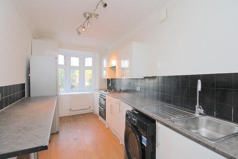 3 bedroom flat to rent, South Eden Park Road, Beckenham, Kent, BR3