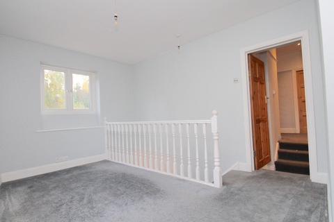 3 bedroom flat to rent, South Eden Park Road, Beckenham, Kent, BR3