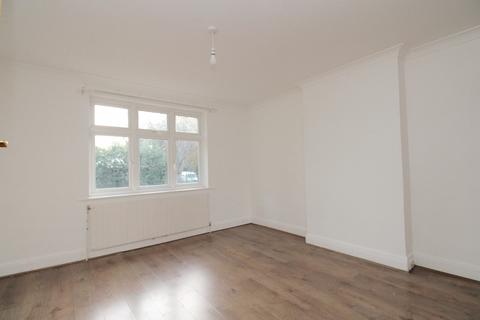 3 bedroom flat to rent, South Eden Park Road, Beckenham, Kent, BR3