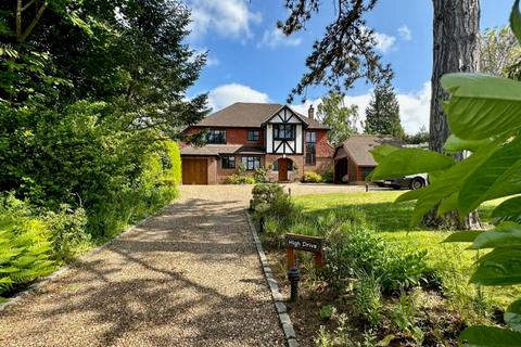 9 Lower Road, Fetcham, Leatherhead, KT22 9EL
